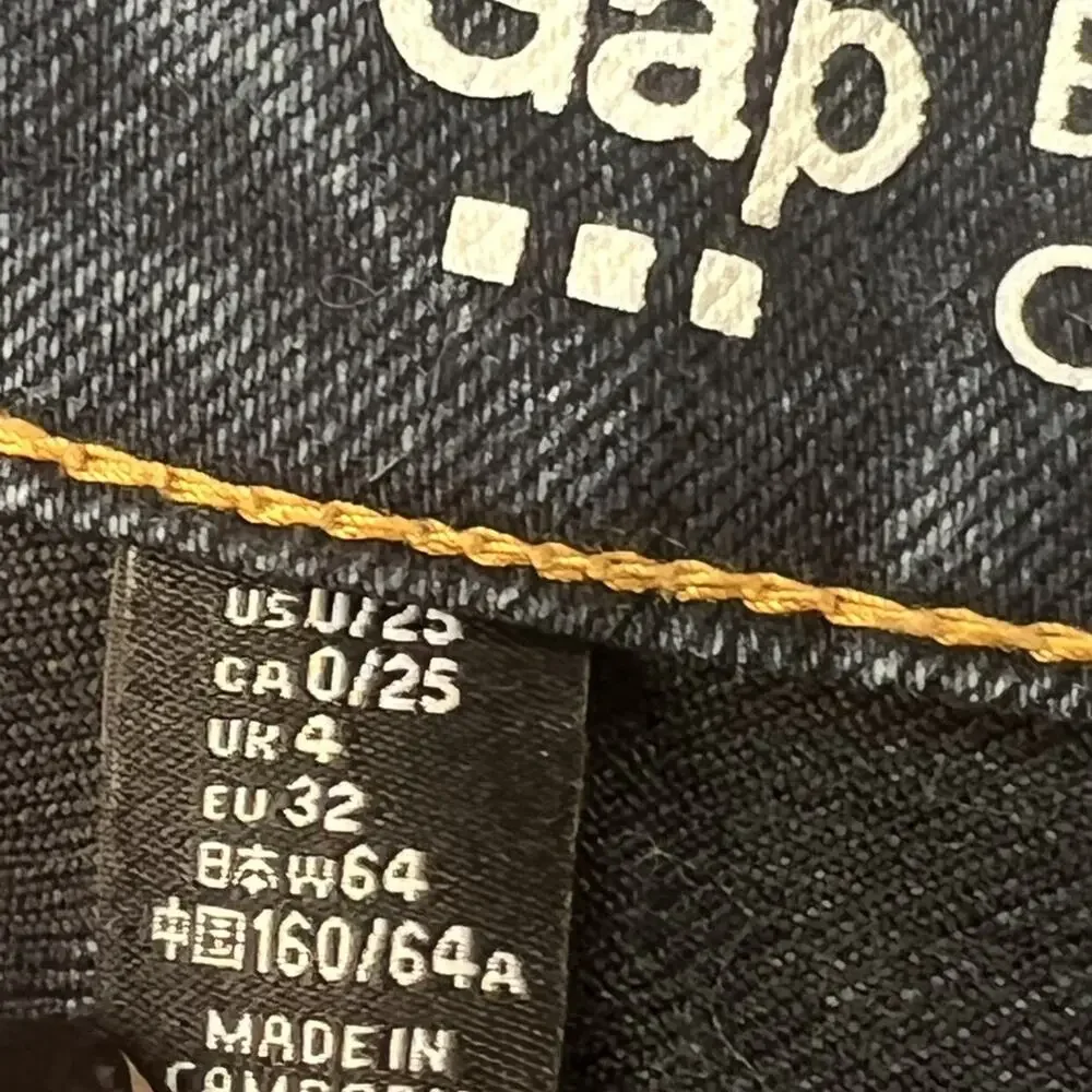 Gap Boyfriend Fit Jeans - Picture 6 of 9